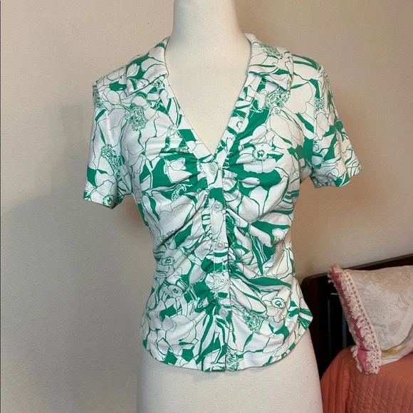 Anthropologie Maeve green white floral ruched button front cropped top size M - Picture 14 of 14